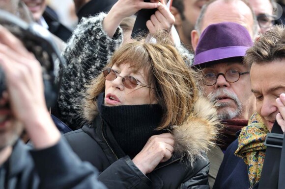 Jane Birkin et Jean-Michel Ribes (chapeau violet) au meeting de François Hollande au Château de Vincennes, le 15 avril 2012.