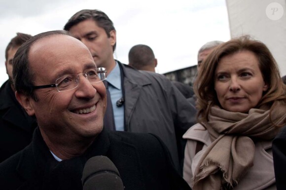 François Hollande et Valérie Trierweiler au meeting du château de Vincennes, dimanche 15 avril 2012.