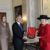 Beatrix des Pays-Bas accueillait le 17 avril 2012 à Amsterdam le couple présidentiel turc en visite officielle.