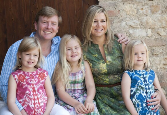 Le prince Willem-Alexander et la princesse Maxima des Pays-Bas en vacances avec leurs trois filles en Toscane, juillet 2011.