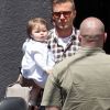 Victoria Beckham, son époux David et leur petite Harper à la sortie d'un restaurant pour l'anniversaire de la styliste. Le 17 avril 2012