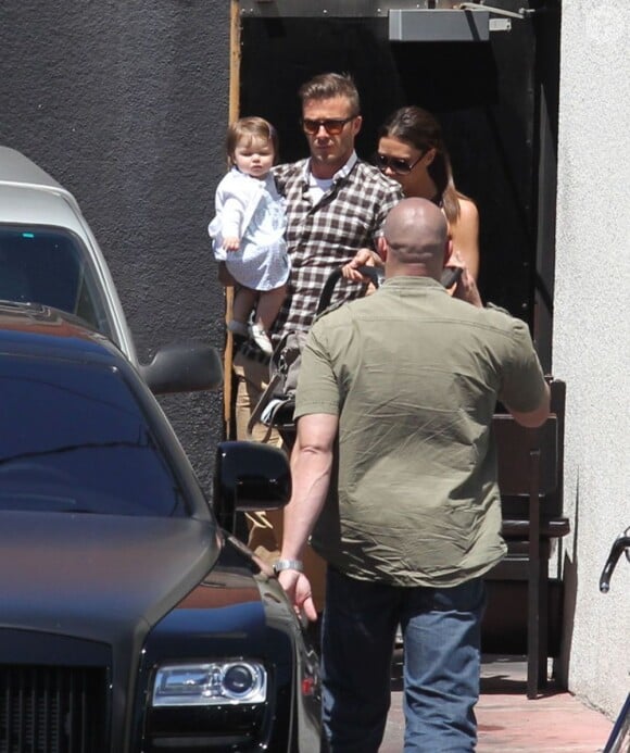 Victoria Beckham a célébré son anniversaire autour d'un déjeuner avec son époux David et leur petite Harper. Le 17 avril 2012