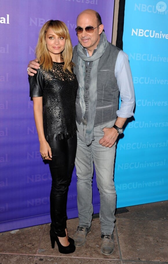 Les mentors de Fashion Star, Nicole Richie et John Varvatos, lors de la conférence de presse d'été de NBCUniversal. Pasadena, le 18 avril 2012.