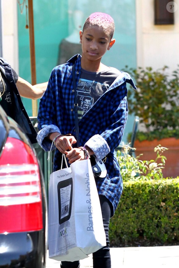 Wilow Smith fait du shopping à Malibu le 21 avril 2012