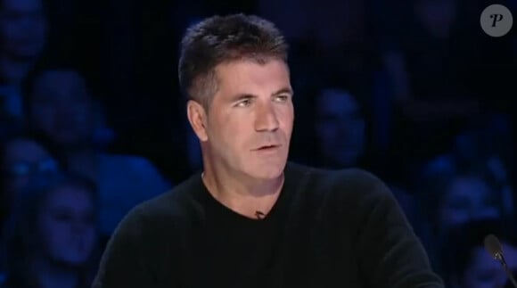Simon Cowell impressionné par le groupe français Cascade dans l'émission Britain's Got Talent, sur ITV, le 21 avril 2012.
