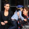 Kim Kardashian, sa soeur Kourtney et son fils Mason à New York le 24 avril 2012