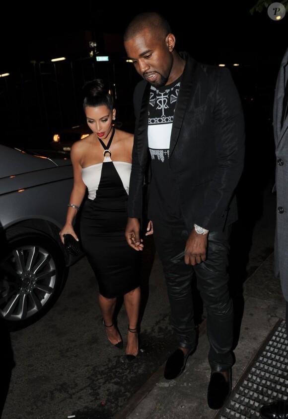 Très amoureux, Kanye West et Kim Kardashian sortent à New York le 24 avril 2012