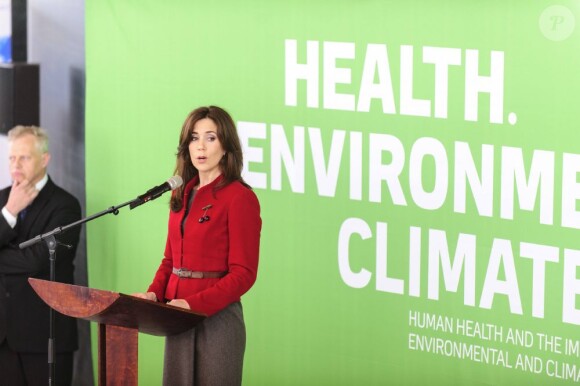 La princesse Mary, le 25 avril 2012, inaugurait à l'opéra de Copenhague une exposition sur l'impact des facteurs environnementaux et climatiques sur la santé humaine.