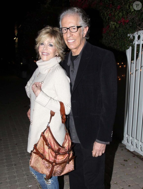 Jane Fonda et Richard Perry à l'anniversaire de Barbra Streisand dans un restaurant grec de Malibu, le 24 avril 2012.