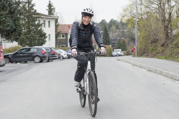 Elle a promis de le faire au moins deux fois par mois ! La princesse Mette-Marit de Norvège offrait mardi 24 avril 2012 un bon coup de pub à la campagne incitant les Norvégiens à se rendre au travail à vélo. Elle a rallié depuis Sakugum le palais royal à Oslo, soit environ 20 km.