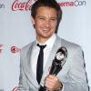 Jeremy Renner a reçu le Prix de la star masculine de l'année, au CinémaCon de Las Vegas, le 26 avril 2012.