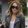 Miley Cyrus se rend à son cours de Pilates après s'être fait retirer les points de suture sur son index. Los Angeles, le 26 avril 2012.