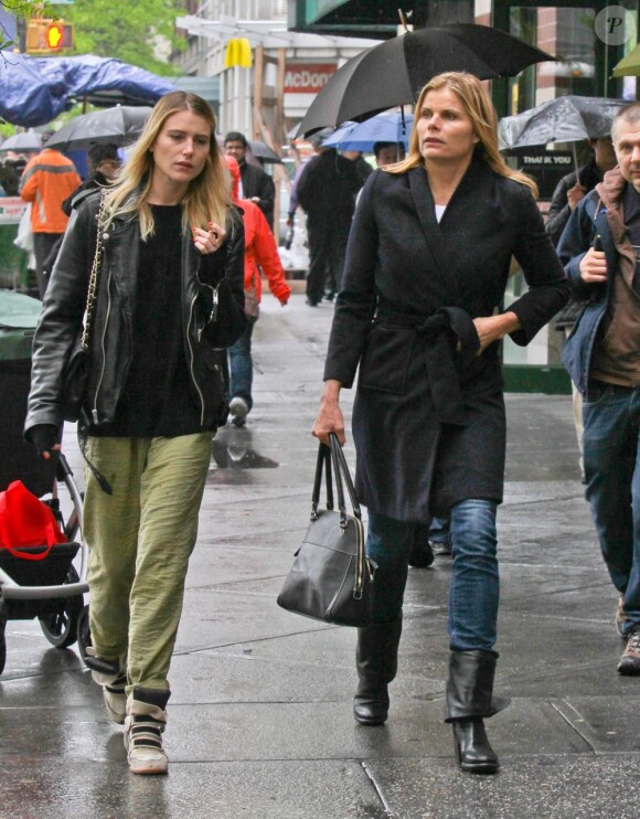 Dree Hemingway et sa mère Mariel en balade dans le quartier de Tribeca, ont effectué quelques courses chez Whole Foods Market. New York, le 26 avril 2012.