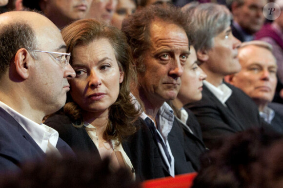 Valérie Trierweiler et Vincent Lindon le 29 avril 2012 lors du meeting de François Hollande au palais omnisport de Paris Bercy