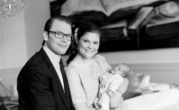 Portrait de la princesse Estelle de Suède dévoilé en avril 2012 dans la perspective de son baptême le 22 mai.