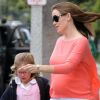 Jennifer Garner, qui vient d'accoucher, va chercher sa fille Violet à l'école, le 30 avril 2012 à Santa Monica