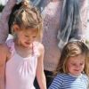 Jennifer Garner accompagne sa fille Violet en tutu à la danse, en compagnie de l'adorable Seraphina, le 28 avril 2012 à Santa Monica