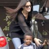 Sandra Bullock et son fils Louis, à Los Angeles (le 1er mai 2012 à Los Angeles).