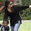 Sandra Bullock et son petit garçon, Louis, à Los Angeles le 1er mai 2012 à Los Angeles.