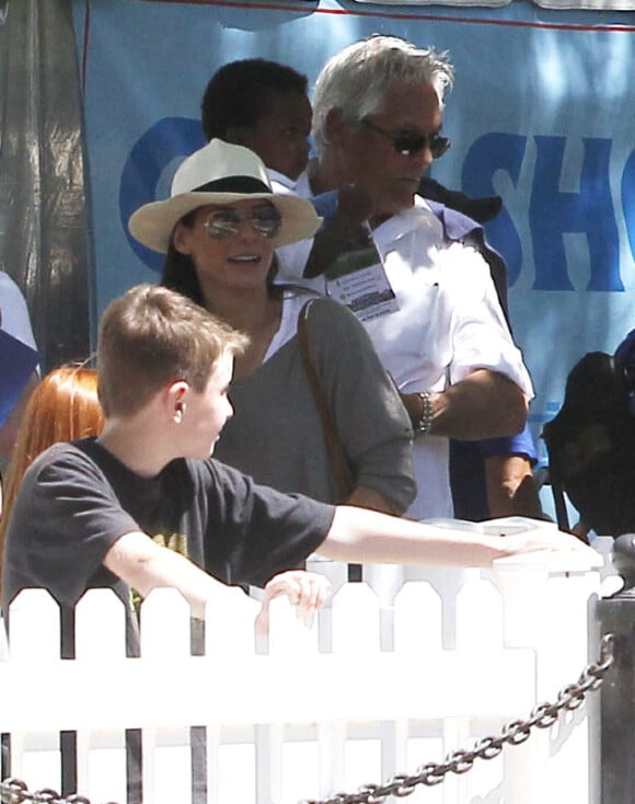 Sandra Bullock, son fils Louis et un ami, le 21 avril à Los Angeles.
