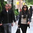 Elizabeth Hurley et son fiancé Shane Warne dans les rues de New York, le 1er mai 2012