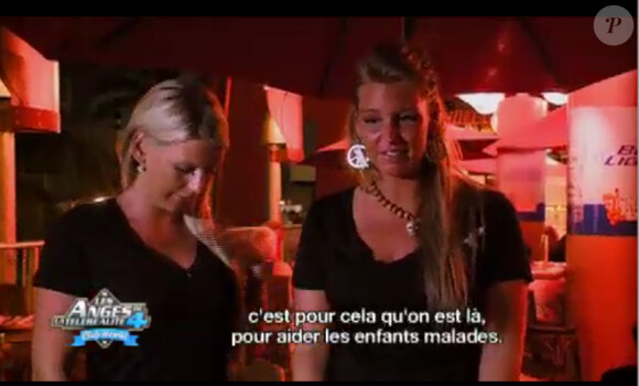 Aurélie et Amélie dans Les Anges de la télé-réalité 4 le mercredi 2 mai 2012 sur NRJ 12