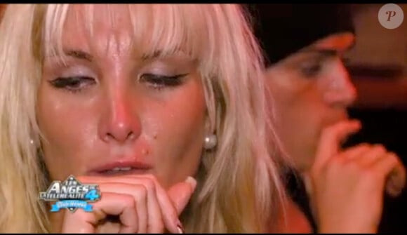 Marie pleure dans Les Anges de la télé-réalité 4 le mercredi 2 mai 2012 sur NRJ 12