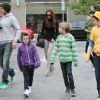 David et Victoria Beckham avec leurs enfants Brooklyn, Romeo, Cruz et Harper le 17 mars 2012 à Santa Monica