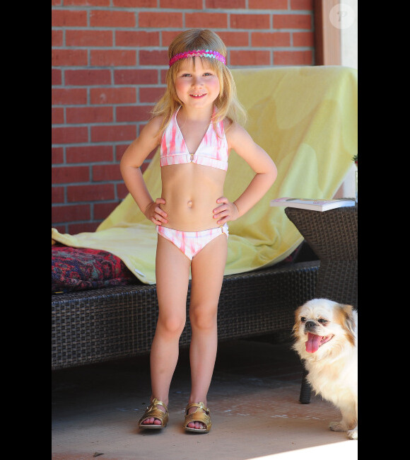 Stella, la fille de Tori Spelling, prend la pose le 3 mai 2012 à Malibu