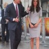 William et Kate à la première de Félins, le 25 avril 2012 à Londres.
Fin avril 2012, pour leur premier anniversaire de mariage, le prince William et Kate Middleton ont fêté... le mariage d'un couple d'amis, dans le Suffolk, les 28 et 29 avril.