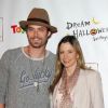Mira Sorvino et son mari Christopher Backus posent lors d'une soirée caritative à Santa Monica en octobre 2011