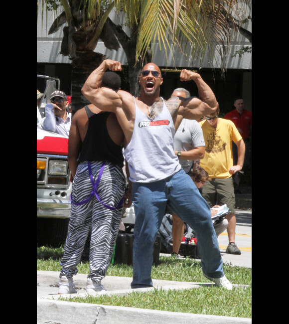 Dwayne Johnson sur le tournage de Pain and Gain de Michael Bay, le 24 avril 2012.