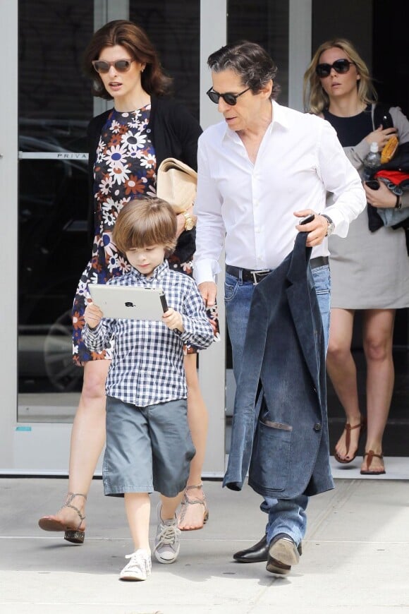 Linda Evangelista, le 6 mai 2012, en compagnie de son fiancé Peter Morton et de son fils Augustin, 5 ans. New York