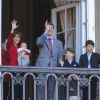 Lors des célébrations du 72e anniversaire de la reine Margrethe II de Danemark, le 16 avril 2012 à Copenhague, le prince Henrik, fils du prince Joachim et de la princesse Marie, se cachait...