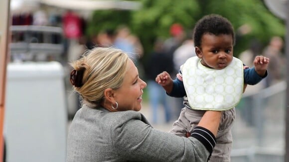 Charlize Theron : Son fils Jackson, craquant à Paris, dans les bras de sa mamie