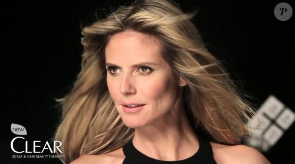 Heidi Klum, nouvelle ambassadrice de Clear Scalp & Hair, partage son secret capillaire.
