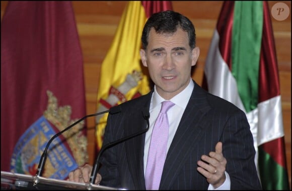 Dans son discours, le prince Felipe a mis en avant l'exceptionnelle solidarité des Espagnols...
Felipe et Letizia d'Espagne étaient le 9 mai 2012 à Vitoria, dans la province basque d'Alava, pour la Journée mondiale de la Croix-Rouge et l'hommage annuel de l'association à ses bénévoles, partenaires et donateurs en Espagne.