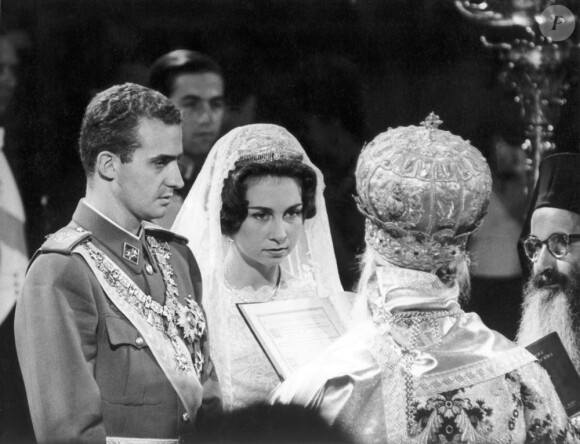 Le prince Juan Carlos d'Espagne et la princesse Sophia de Grèce et de Danemark lors de leur mariage à Athènes le 14 mai 1962.
Le roi Juan Carlos Ier et la reine Sofia d'Espagne ne prévoient aucune célébration officielle de leurs noces d'or le 14 mai 2012.