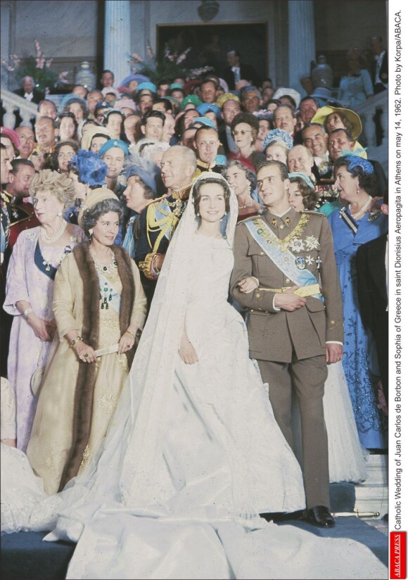 Le prince Juan Carlos d'Espagne et la princesse Sophia de Grèce et de Danemark lors de leur mariage à Athènes le 14 mai 1962.
Le roi Juan Carlos Ier et la reine Sofia d'Espagne ne prévoient aucune célébration officielle de leurs noces d'or le 14 mai 2012.