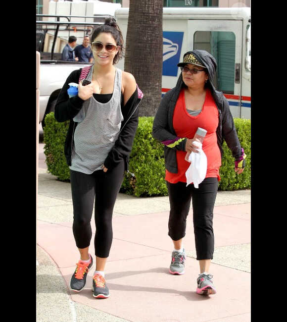 Vanessa Hudgens va à la salle de gym à Studio City avec sa maman, le jeudi 10 mai 2012.