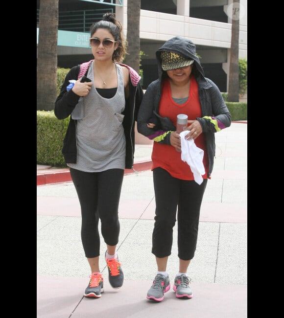 Vanessa Hudgens va à la salle de gym à Studio City avec sa maman, le jeudi 10 mai 2012.