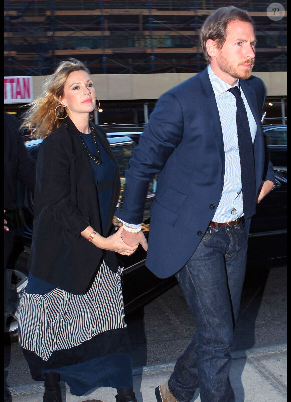 Drew Barrymore et son fiancé Will Kopelman à New York le 12 mai 2012
