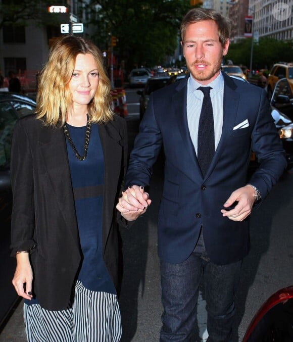 Drew Barrymore et son fiancé Will Kopelman ont célébré leurx fiançailles avec leurs proches à New York le 12 mai 2012