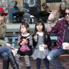 Johnny Hallyday, Laeticia et les craquantes Jade et Joy à Los Angeles le 7 février 2012.