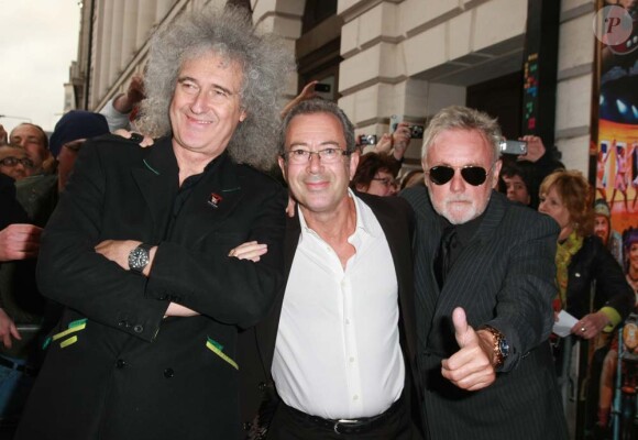 Brian May, Ben Elton et Roger Taylor au 10e anniversaire de la comédie musicale We Will Rock You, consacrée à Queen, au Dominion Theatre de Londres, le 14 mai 2012.
