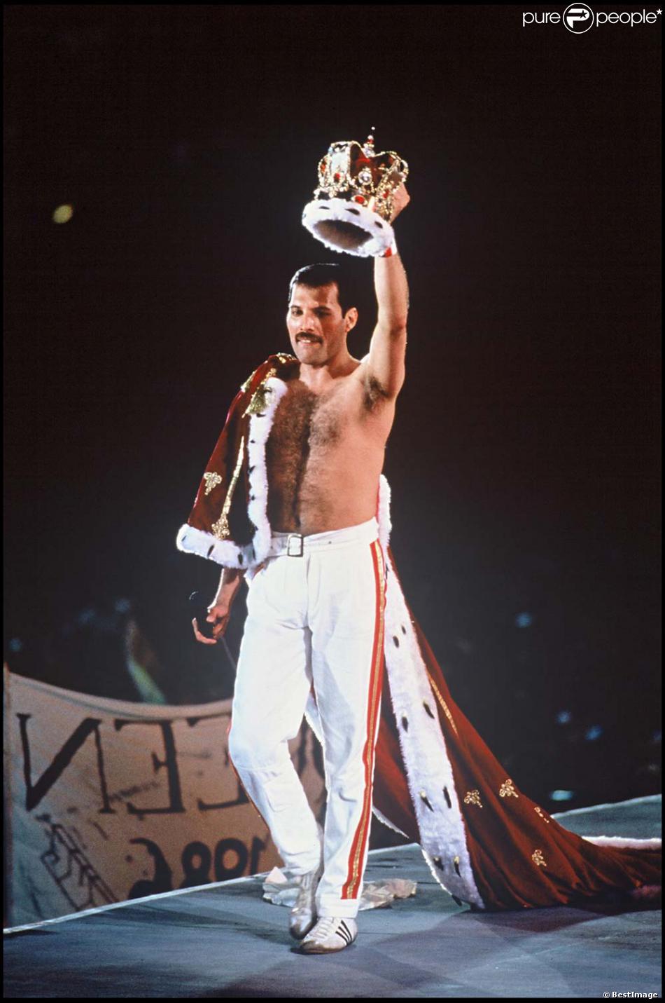 Queen En Concert A Manchester Le 16 Juillet 1986 Freddie Mercury Dans Toute Sa Splendeur Purepeople