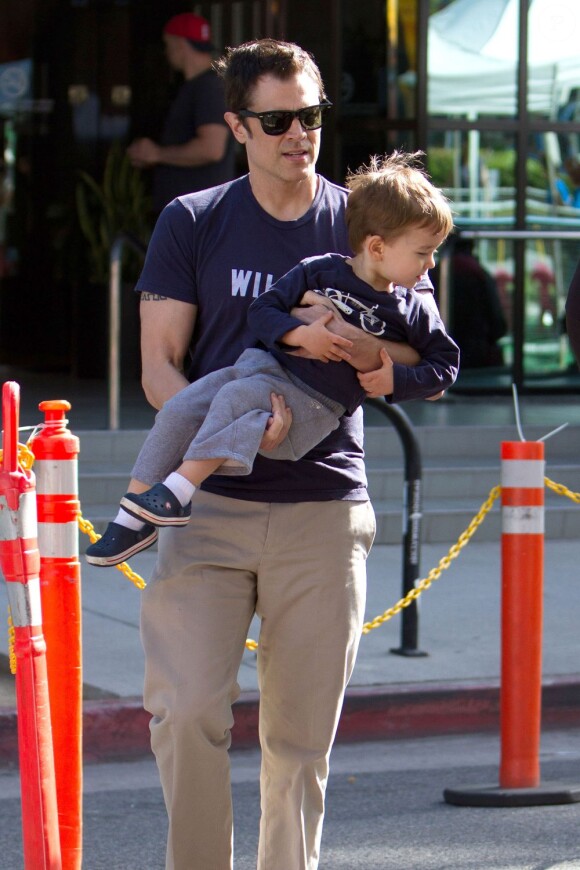Johnny Knoxville emmène son fils Rocko faire du poney à Los Angeles le 29 avril 2012
