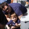 Johnny Knoxville emmène son fils Rocko faire du poney à Los Angeles le 29 avril 2012