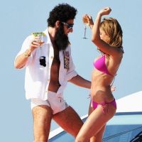 Cannes 2012 : Sacha Baron Cohen, en maillot et à dos de chameau sur la Croisette