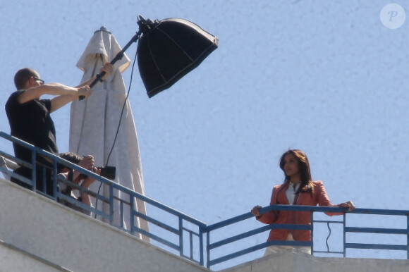 Eva Longoria pose à l'occasion d'un shooting photo sur le toit de l'hôtel Martinez, à Cannes le 17 mai 2012.